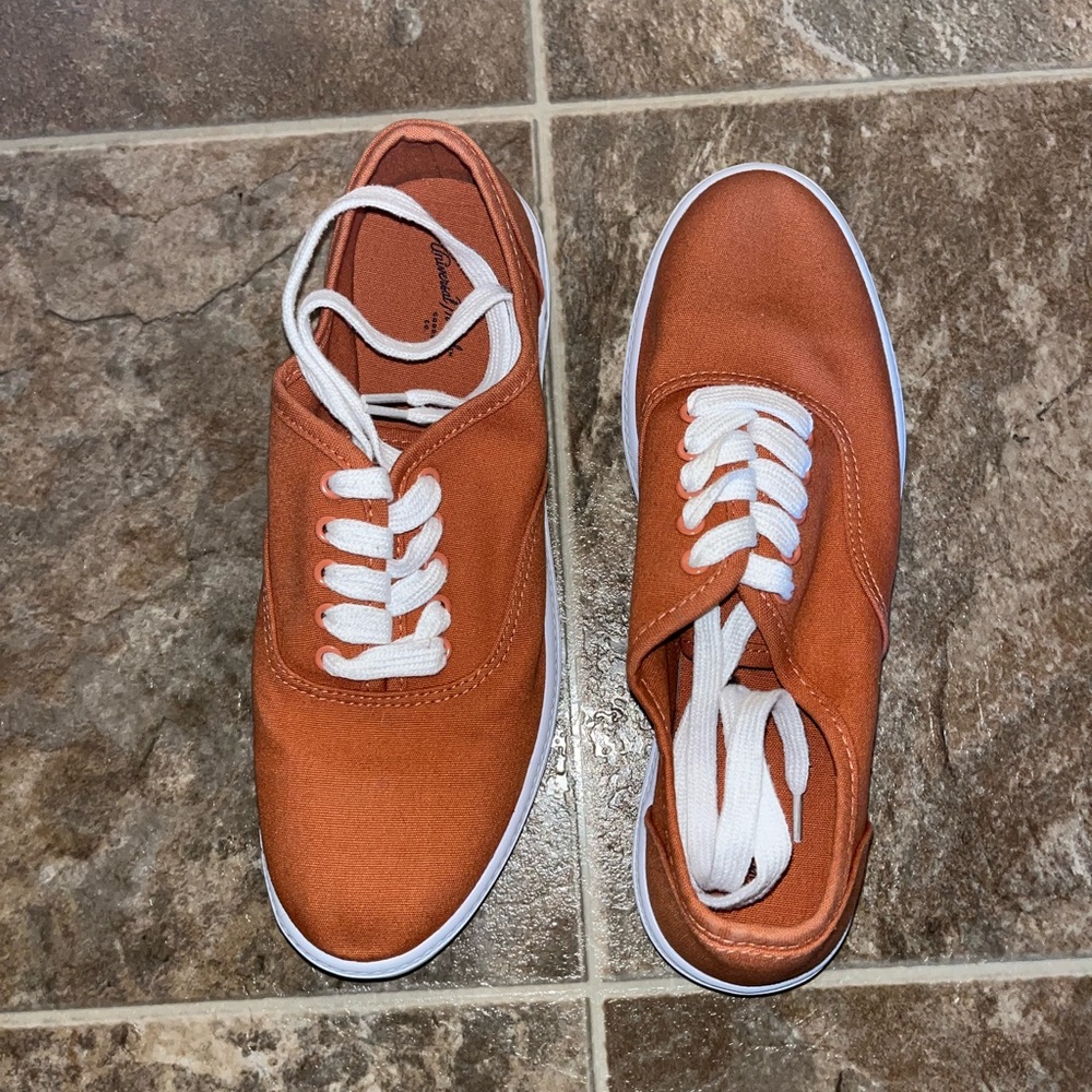 universal thread shoes